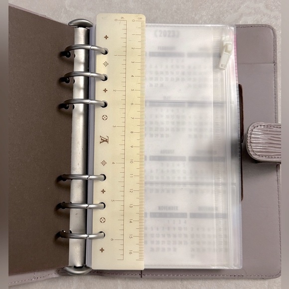 LOUIS VUITTON EPI LEATHER “FILLED” MEDIUM MM AGENDA (LAVENDER) - Picture 14 of 15